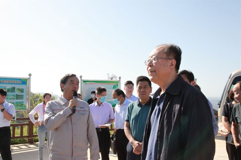 
				   
					河南省人大常委會(huì)黨組副書記、副主任馬懿一行到洛陽黃河同力調(diào)研
				 