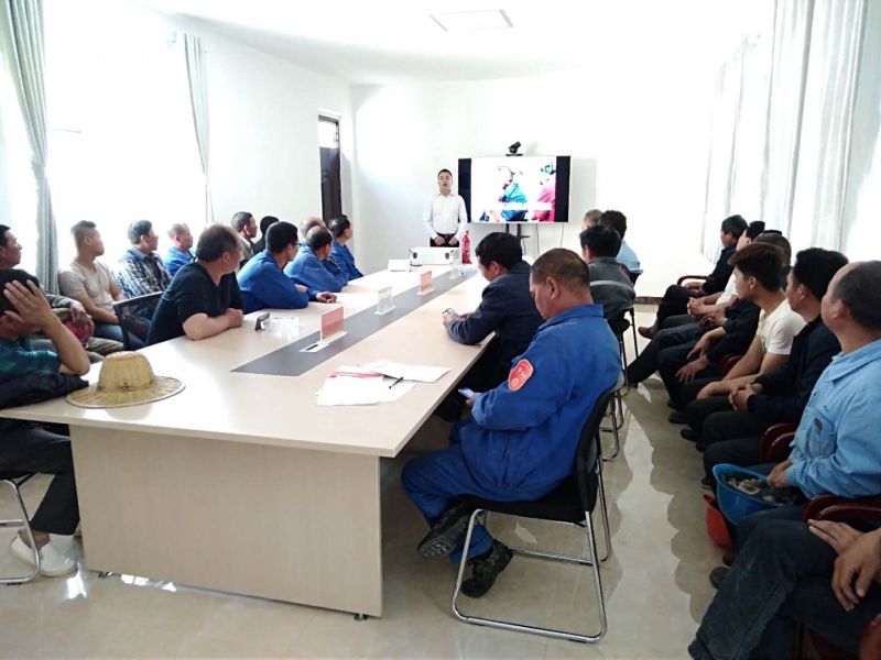 
				   
					黃河同力鹿角嶺礦山舉行滑塌、消防事故應(yīng)急救援演練
				 